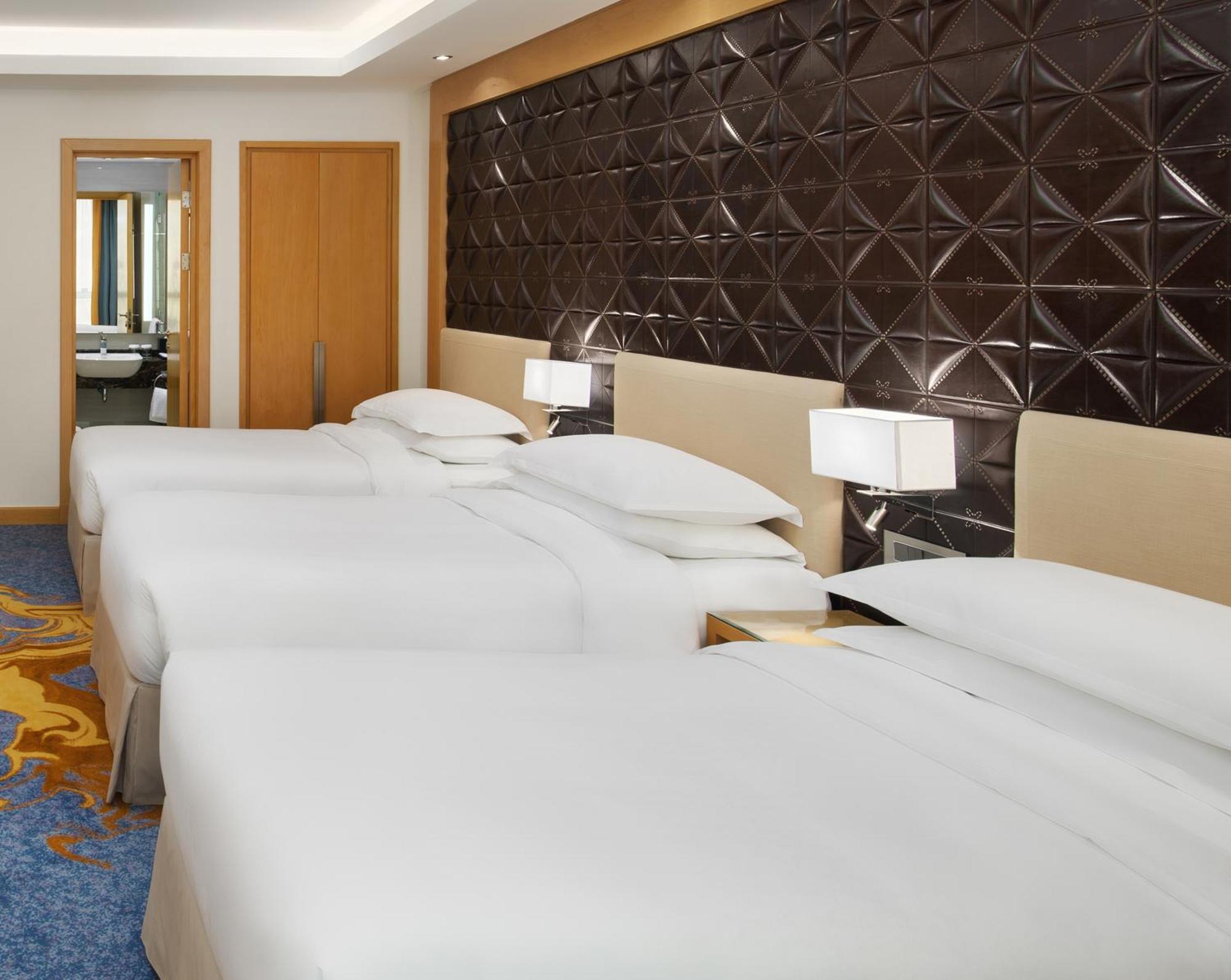 Sheraton Makkah Jabal Al Kaaba Hotel Mecca Exterior foto A guest room at the hotel