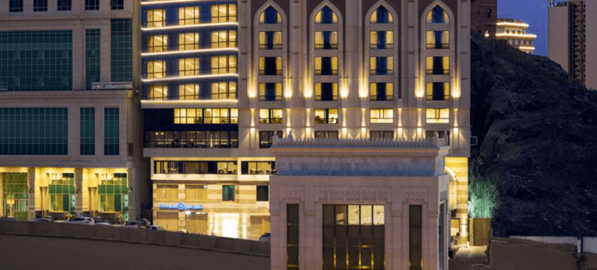 Sheraton Makkah Jabal Al Kaaba Hotel Mecca Exterior foto The hotel at night